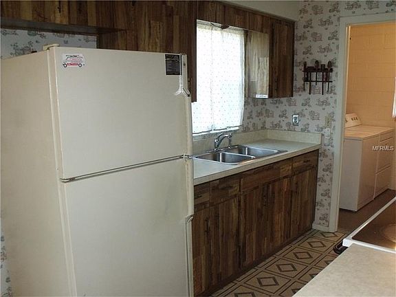3rd image of 2460 Spring Hollow Dr