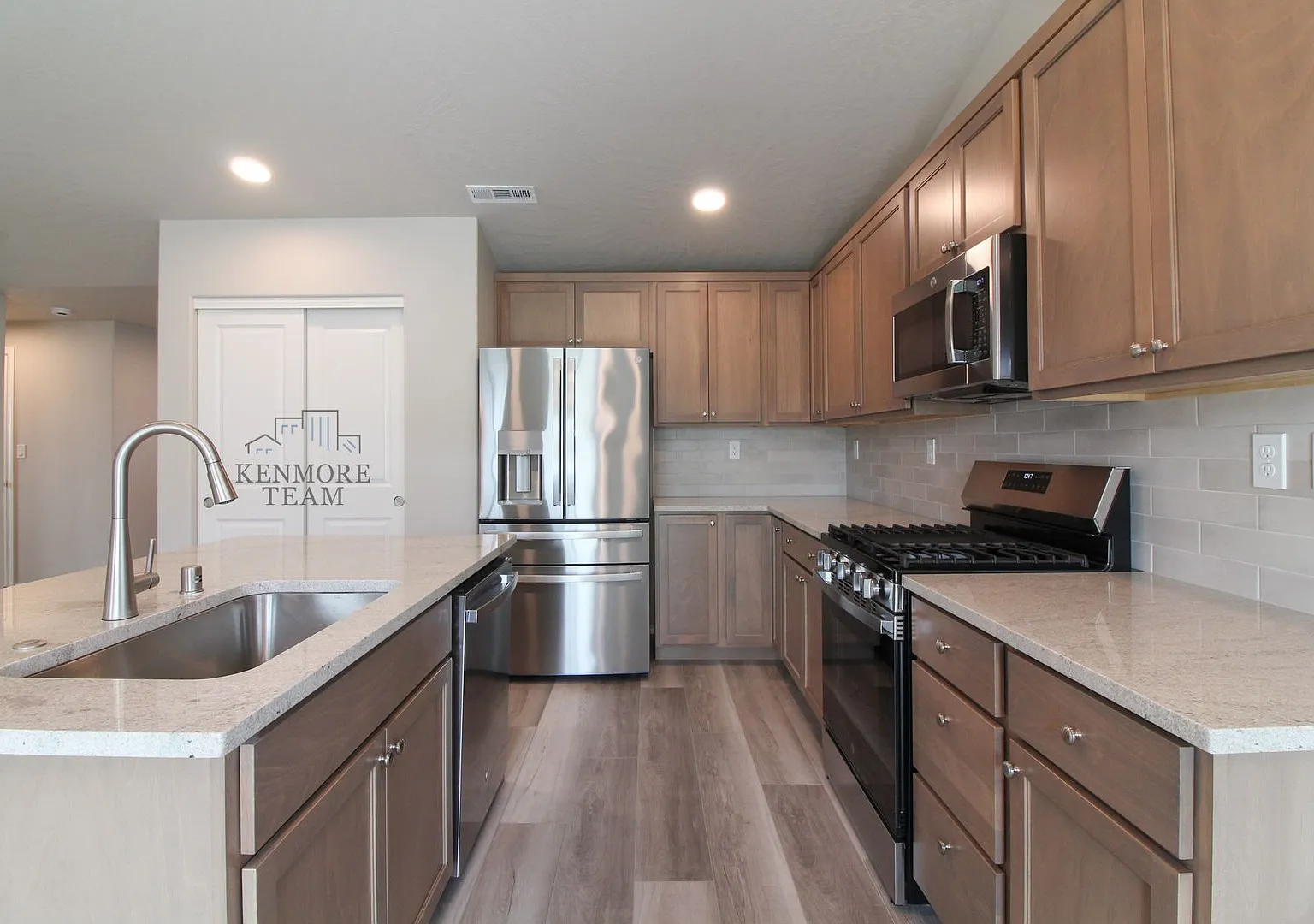 3 Bedroom, 2 Bath Home in Kennewick — Photo 2