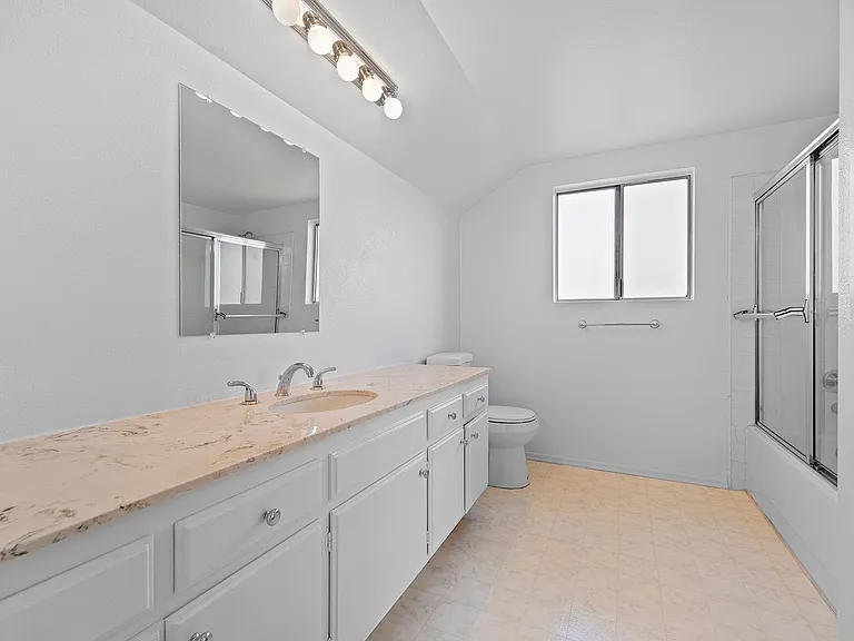 32022 Grenville Ct — Photo 15