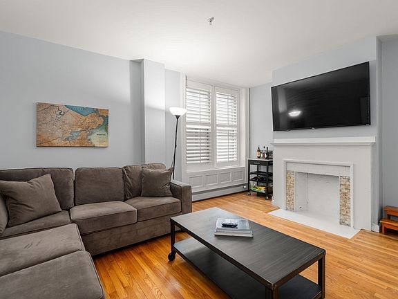 3rd image of 483 Beacon St APT 37