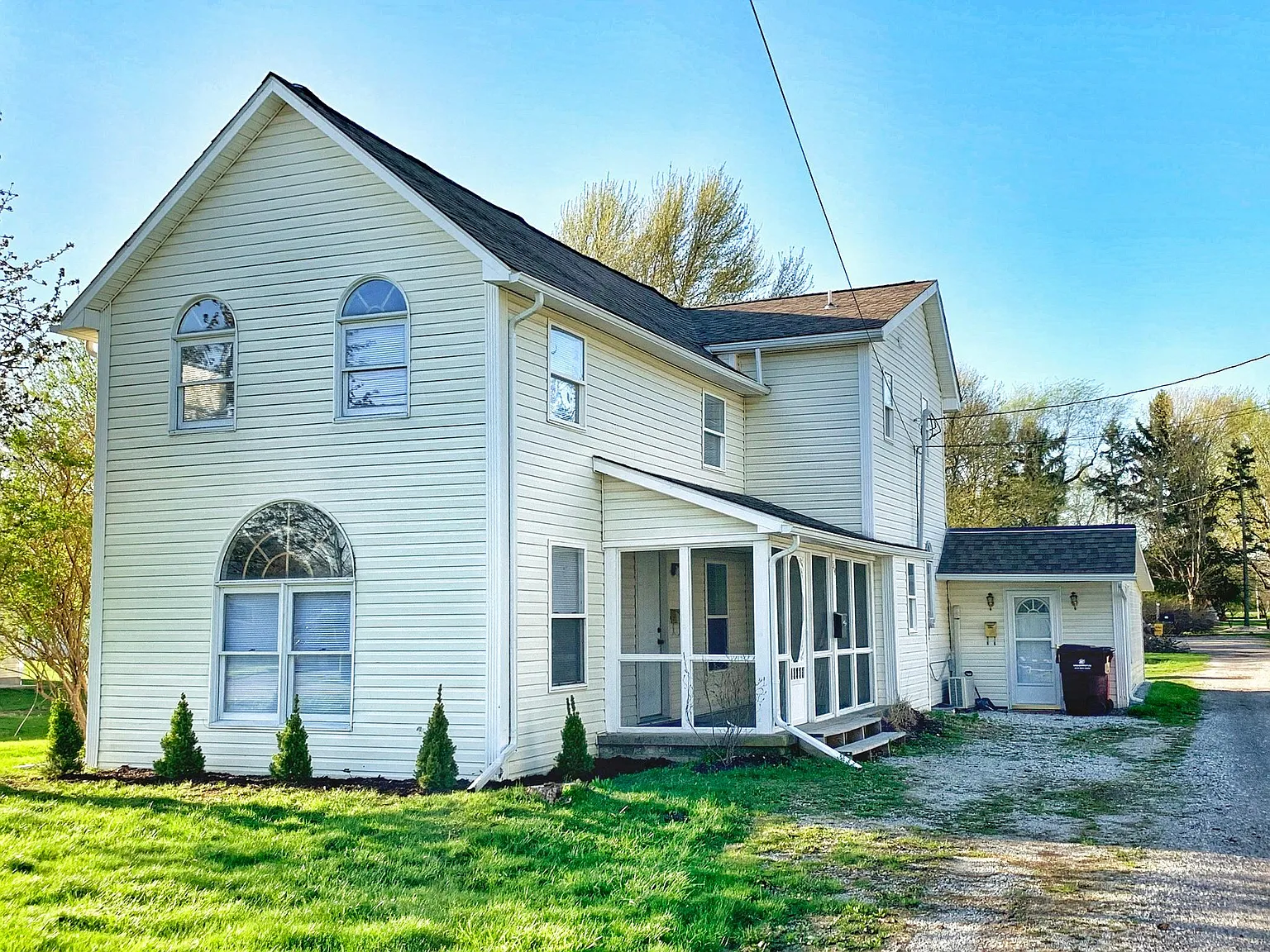 5 bed, 2500 sqft, $2,300 — Photo 1