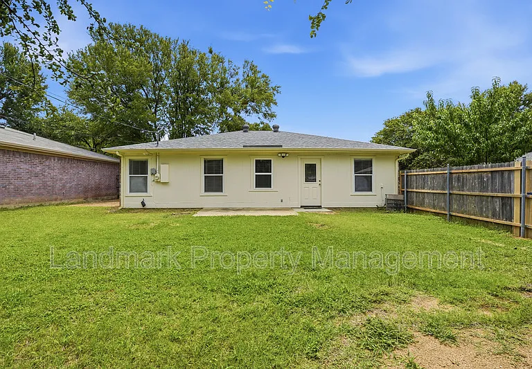 1122 Hidden Creek Dr — Photo 24