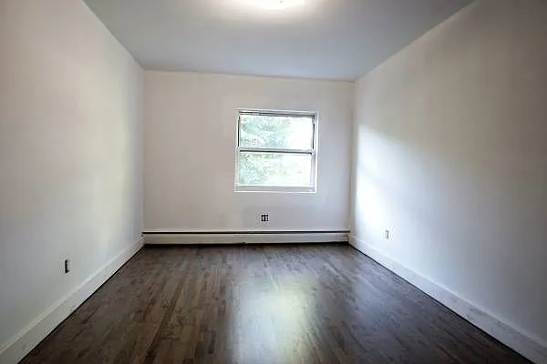 Rented by Premier Metro Realty Corp | media 32