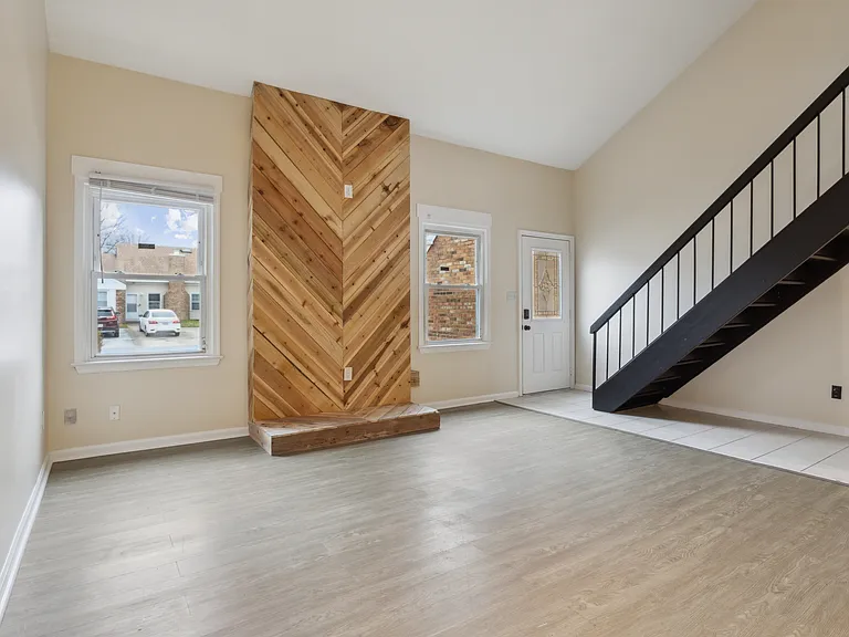 803 Chalk Ct — Photo 4