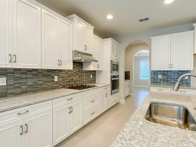 9648 Lost Creek Dr — Photo 4