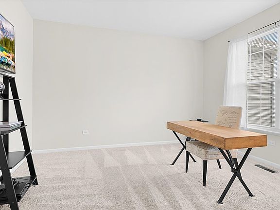 3rd image of 617 Northgate Ln