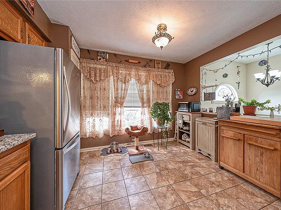 5th image of 483 Cherryhill Dr