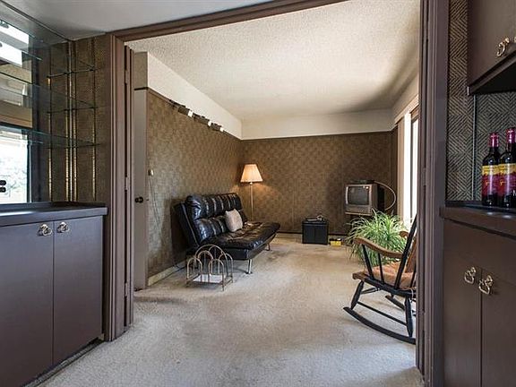 3rd image of 4141 Bayshore Blvd APT 303