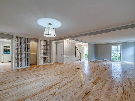 4th image of 7101 Corsica Dr