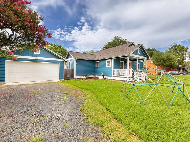 817 Gale St — Photo 4