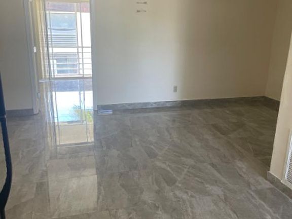 3rd image of 2501 Lincoln St #208