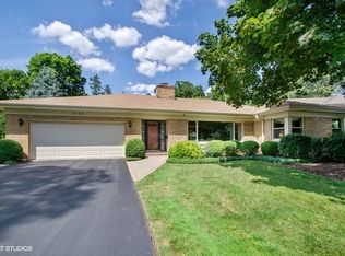 6733 N Edgebrook Ter, Chicago, IL 60646