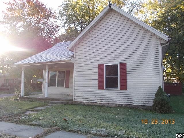 1st image of 901 W Jackson St