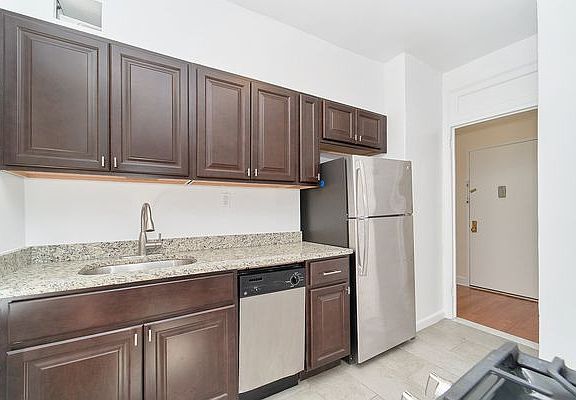 5th image of 736 W 173rd St APT C45