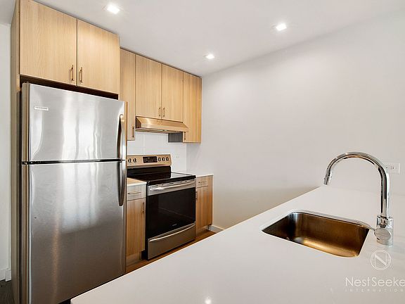 4th image of 11-39 49th Ave APT 619