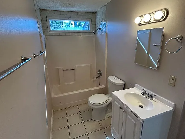 156 Bennett Cir — Photo 3