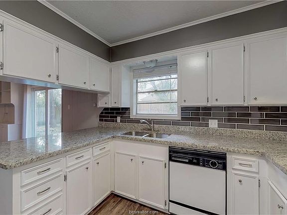 3rd image of 1415 Antone Ct