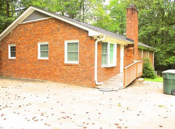 3rd image of 610 Cardella Dr