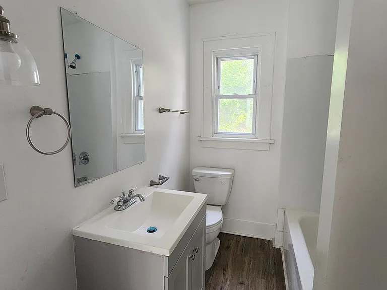 1138 Collinwood Ave — Photo 7