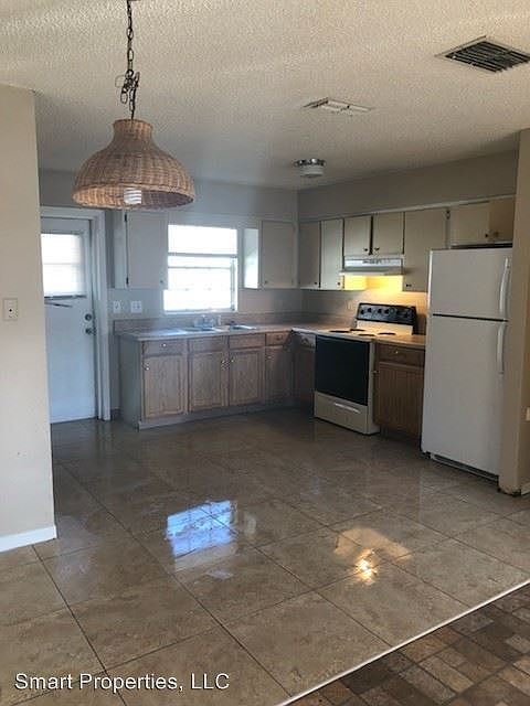 1st image of 2516 Chestnut Woods Dr