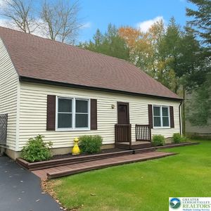 471 Alter Ave, Pocono Summit, PA, 18346