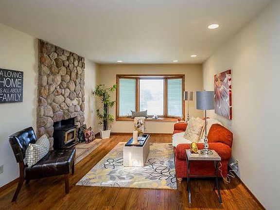 3rd image of 2661 Rollingwood Dr
