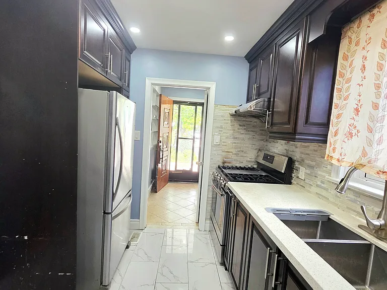 34 Crocus Dr #MAIN FLR — Photo 8