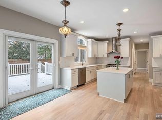 86 Knickerbocker Rd, Closter, NJ 07624