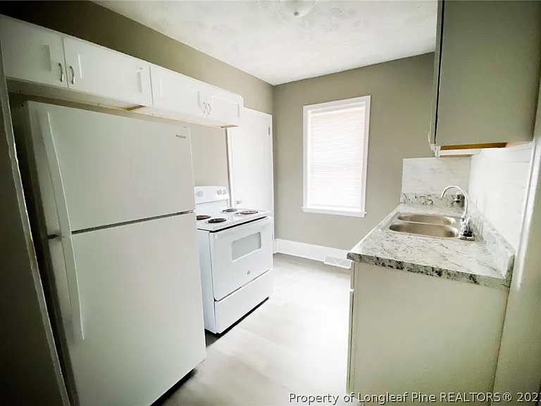 210 E 16th St #2 — Photo 15