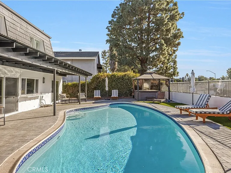 25266 Pacifica Ave — Photo 32