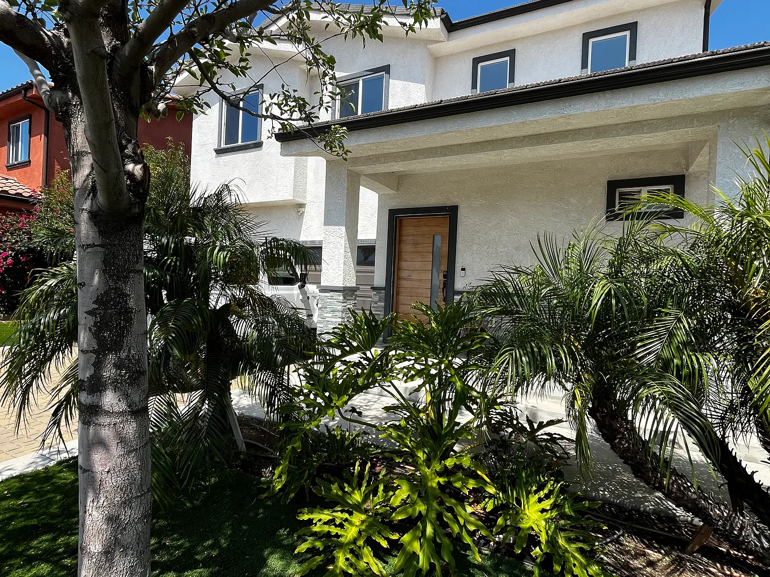 5 bed, 2282 sqft, $1,500 — Photo 2