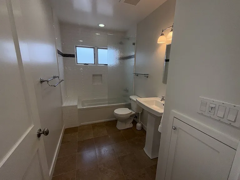2746 N Kenneth Rd — Photo 22