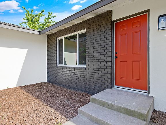 4th image of 1419 N Canary Drive