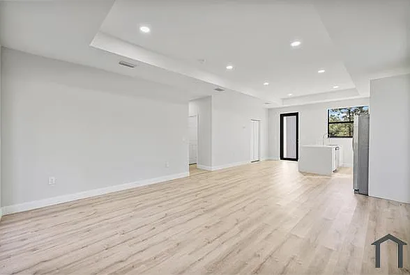 751 Clancy St E — Photo 8