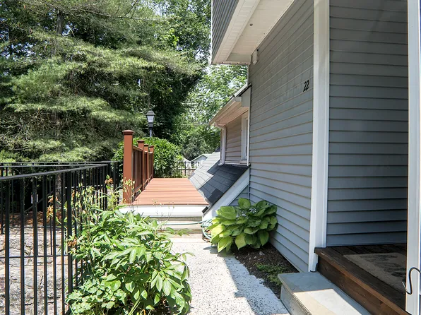 22 Wilton Crest #22, Wilton, CT 06897