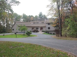 20 Overbrook Farm Rd, Bloomfield, CT 06002