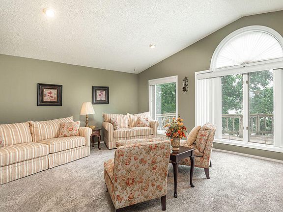 5th image of 153 Lakeshore Dr