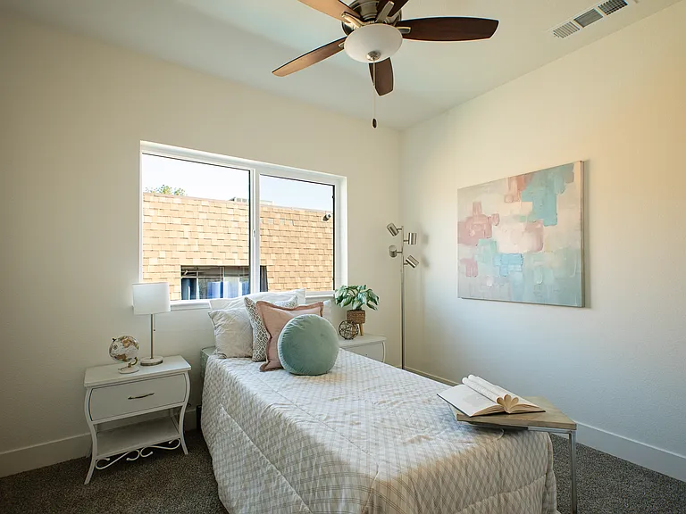 906 N Olive Ave — Photo 13