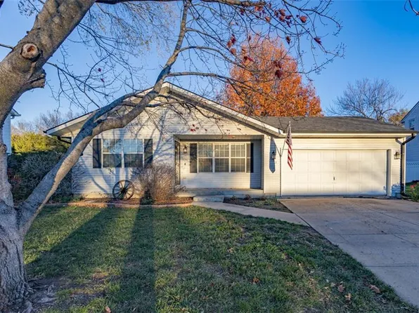 213 N Poplar Dr, Gardner, KS 66030