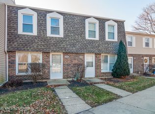 1696 Shamrock Ct, Aurora, IL 60505