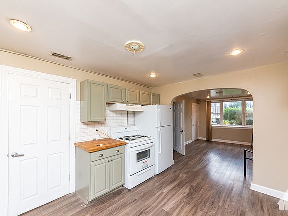 4th image of 2863 W McLean Ave #G