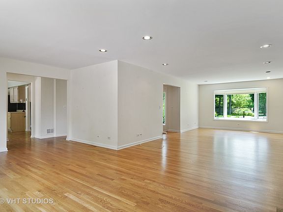 3rd image of 44 Carlyle Ln