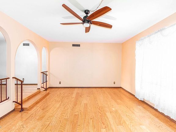 4th image of 109 W Waltann Ln