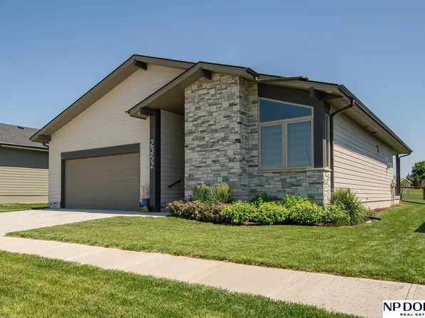 2352 Landing Ln, Blair, NE 68008