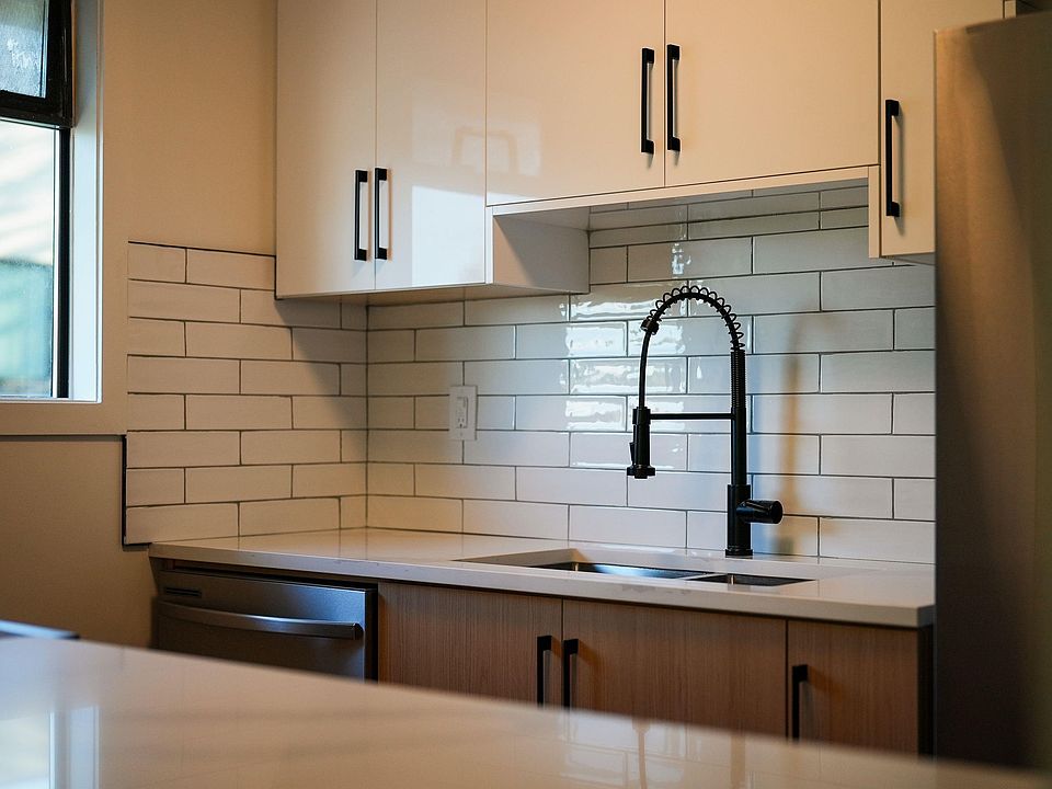 1st image of 1526 George St #306