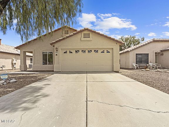 3rd image of 2944 N Bronze Creek Way