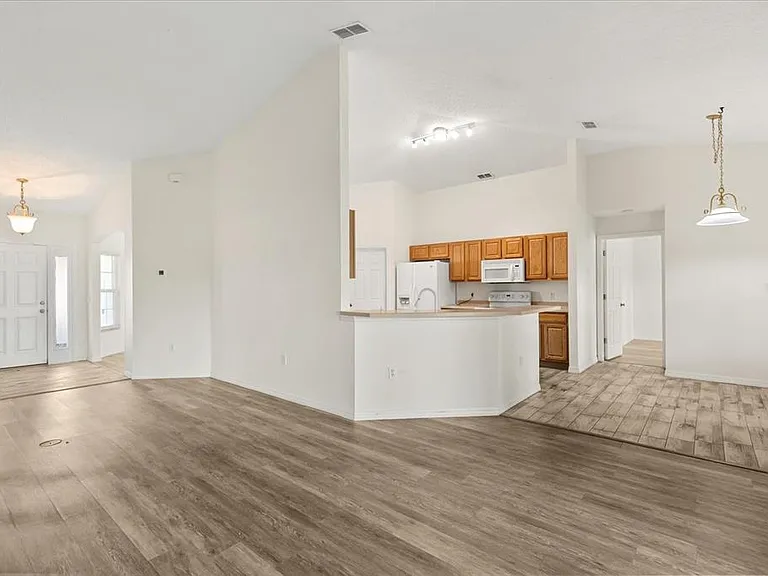 410 Central Mariners Dr — Photo 17