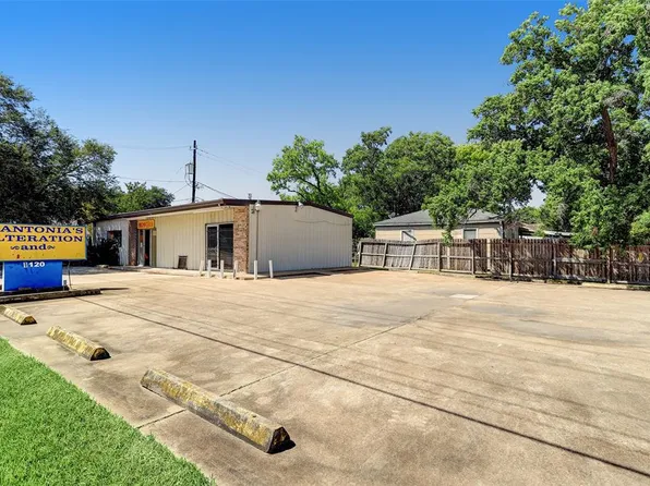 901 W Hart Ave, Pasadena, TX 77506