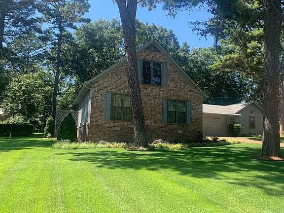 3rd image of 388 Bluff View Dr