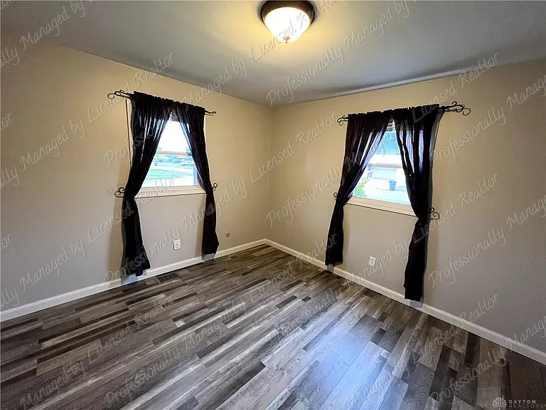 635 Cyril Ct — Photo 19